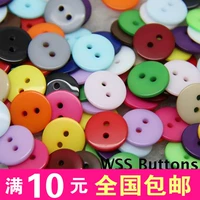 Оба конфеты с пряжкой для бровей -кнопки, вынесенные детской ручной работы рука