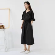 Miki xã hội Nhật Bản đơn giản gió lạnh màu tinh khiết phồng tay áo với eo váy dài chic over the knee dress triều