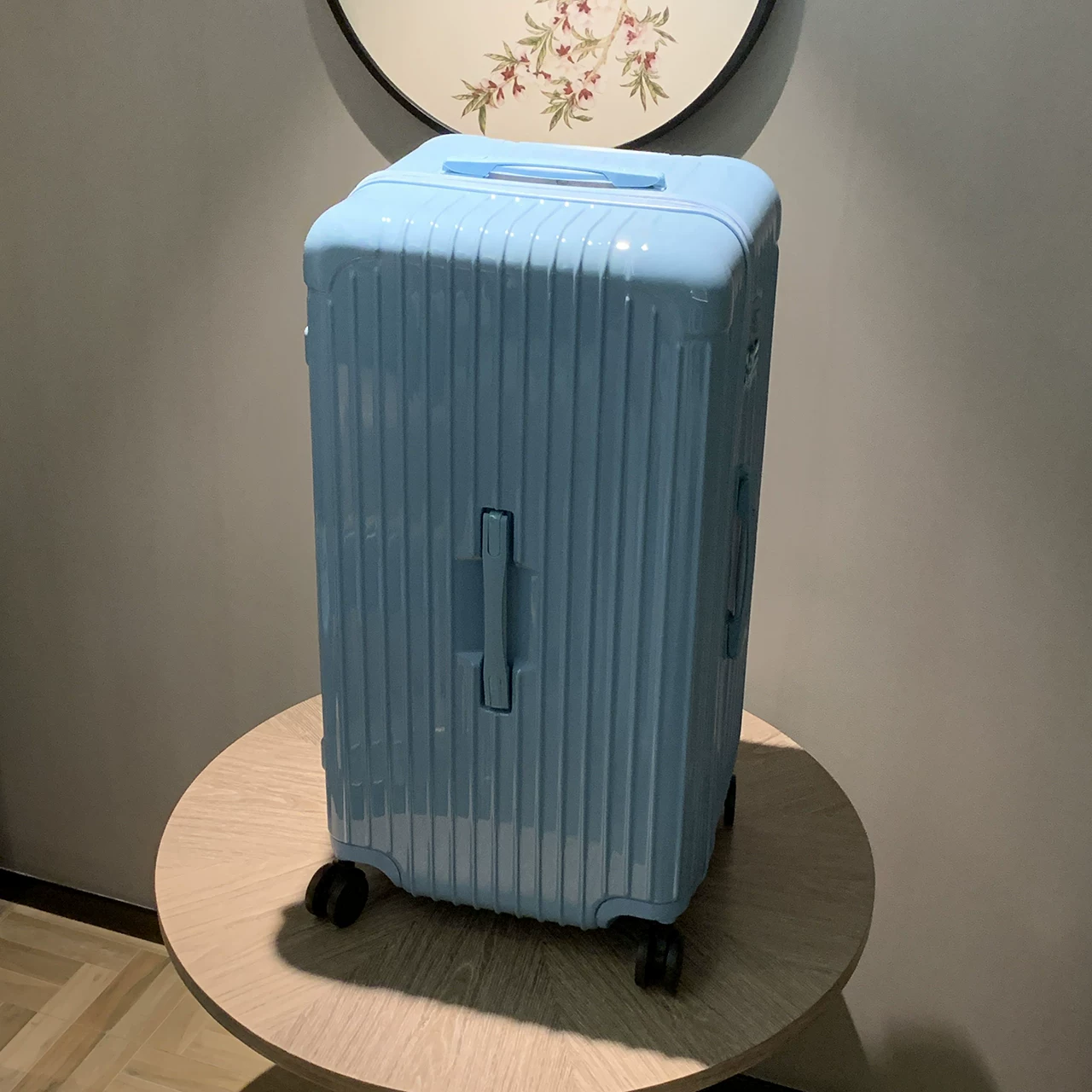 Big capacious suitcase, box, 28 inch