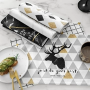 Hiện đại phương Tây Bắc Âu màu đen và màu trắng đôi dày vải mat bảng cách mat thảm đế lót ly Thảm món ăn Thảm thảm trà - Khăn trải bàn