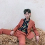 Bộ đồ Dongdaemun nam màu cam nhỏ Bộ đồ mùa thu mới Hàn Quốc xu hướng nam một khóa mảnh phù hợp với hai mảnh - Suit phù hợp quần short nam