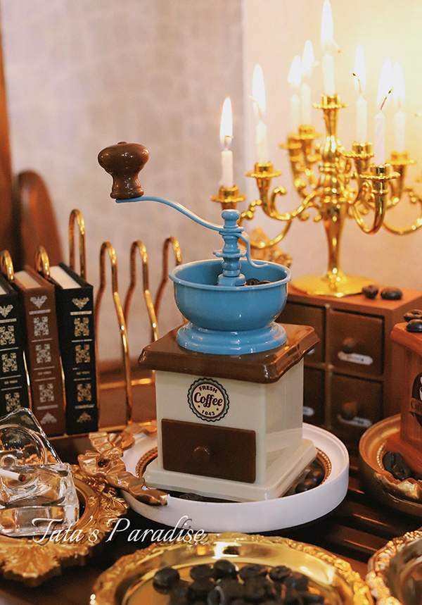 A Aegean Hand Coffee Machine1 / 3 points uncle BJD.SD Baby House Photo Props Mini simulation parts Retro Hand shake Coffee machine Coffee pot