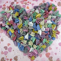 Готовый продукт тысячи бумажного крана с радиацией