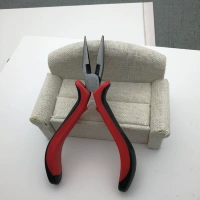 Нескользящие плоскогубцы с игольчатыми наконечниками