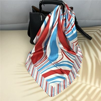 Красные, синие и белые полосы