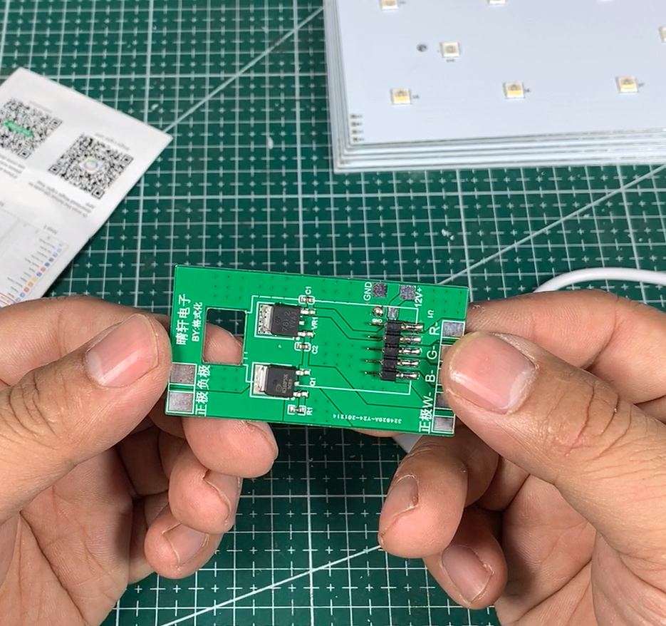 Bluetooth Controller Realizes 24 V Power Supply Auxiliary BoardAquarium lamp DIY Water grass lamp RGBW Bluetooth controller Timed Dimming + Anti reverse connection controller Auxiliary board