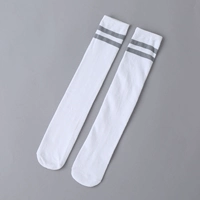 Белые носки серого