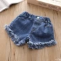 2019 phiên bản Hàn Quốc mới của quần short nữ mùa hè trong quần jeans tua rua trẻ em nóng bỏng 4156 - Quần jean yếm jean cho bé gái