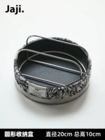 Retro Tirled Circular Box содержит металлические рамки