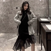 Bộ đồ retro mùa thu và mùa đông Hàn Quốc kẻ sọc giản dị phù hợp với áo khoác nữ + khâu lưới đuôi cá màu đen