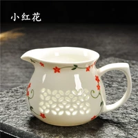 Маленький красный цветочный чайный море