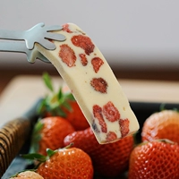 Крупный молочный пирог с клубничной говядиной