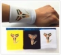 Kobe Black Mamba bóng rổ dây đeo cổ tay thể thao bảo vệ bông nóng dập thiết kế cổ tay người hâm mộ lưu niệm cung cấp quà tặng nam - Dụng cụ thể thao băng cố định đầu gối
