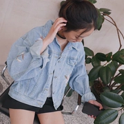 Phiên bản Hàn Quốc của retro thêu hoa sinh viên ánh sáng hoang dã phần ngắn quần áo denim nữ áo khoác cardigan mỏng mỏng