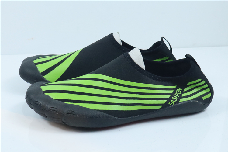Zh-181 Black GreenBroken code Pick up the leak Running shoes Upstream shoes Parenting outdoors Barefoot Running shoes Quick drying Wading Hiking shoes lovers Diving shoes