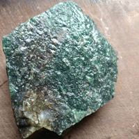Природная руда из нефрита, 916 грамм