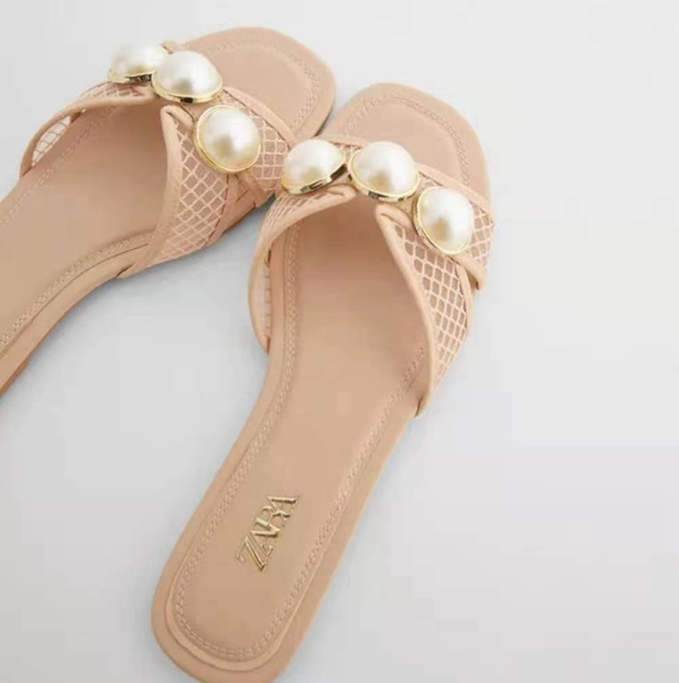 Apricot LaceSpain Z home 2020 summer new pattern Pearl decorate Leatherwear Flat bottom Sandals Versatile Barefoot Wear out slipper female