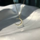Золотой колье с одним полумесяц