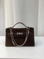 Темно коричневый