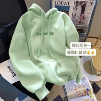 Светло-зеленая модель с вышивкой — без бархата [модель весна и осень]