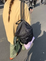 Маленькая птичка черная