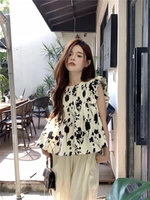 Черные цветы на грибке