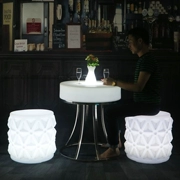 Quầy bar Bàn cà phê tròn phát sáng LED Bàn ghế và ghế đẩu kết hợp Câu lạc bộ KTV Ghế ngồi phong cách Bàn bar thấp hiện đại