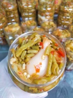 Левранская соус -ферма, рог с кислым фасоли, острый перец, хрустящие блюда, открытая еда
