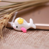 Белый дельфин