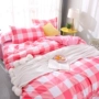 Bộ đồ giường màu đỏ gồm bốn tấm chăn bông trải giường 1,5 m 1,8m giường đôi ký túc xá ba mảnh chăn ga gối đệm giá rẻ