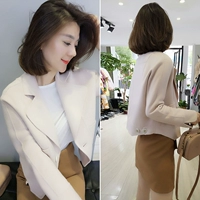 Nhà ga châu Âu 2019 mùa thu mới của phụ nữ Hàng hóa châu Âu phiên bản Hàn Quốc của chiếc áo khoác len màu trắng nhỏ màu be - Áo Hàn Quốc những mẫu áo dạ đẹp