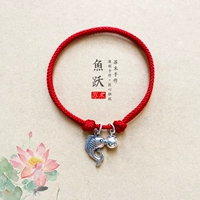 Детский регулируемый браслет из красной нити