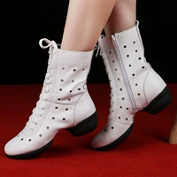 Белые блые одиночные ботинки