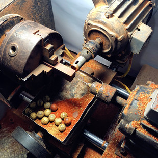 老张文玩现场加工小叶紫檀黄花梨金丝楠沉香降真香佛珠手串