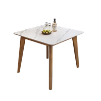 Одинокий столик с деревом