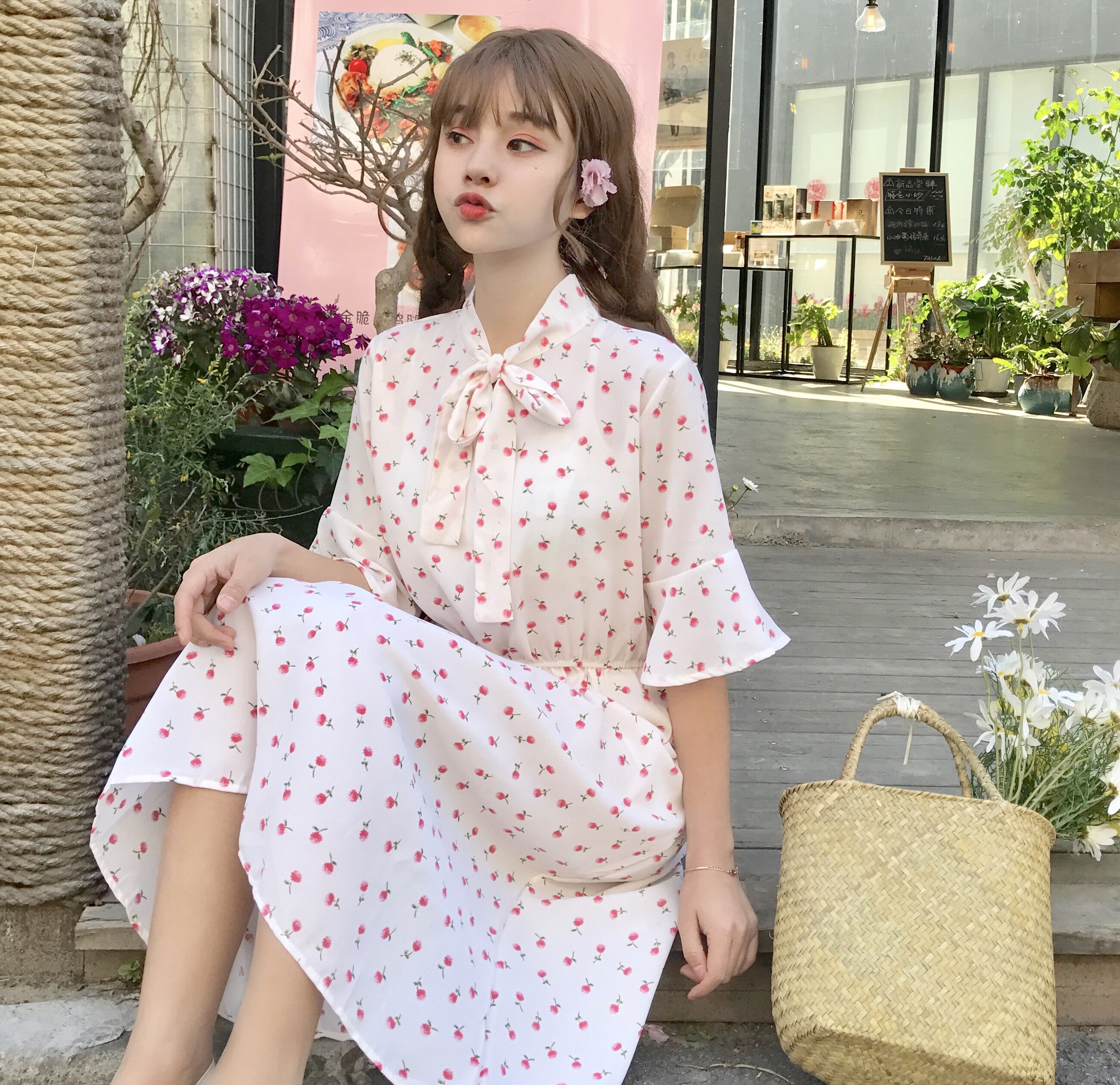 505仙女气质碎花连衣裙2018新款甜美日系小清新系带喇叭袖中长裙