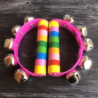 Pink Banyuan управляя колокольчиками две инсталляции