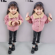 Áo khoác bé gái nhung 2018 mùa đông ấm áp cho trẻ em áo khoác nhung kẻ trẻ em cotton 4 quần áo cotton 3-5 tuổi