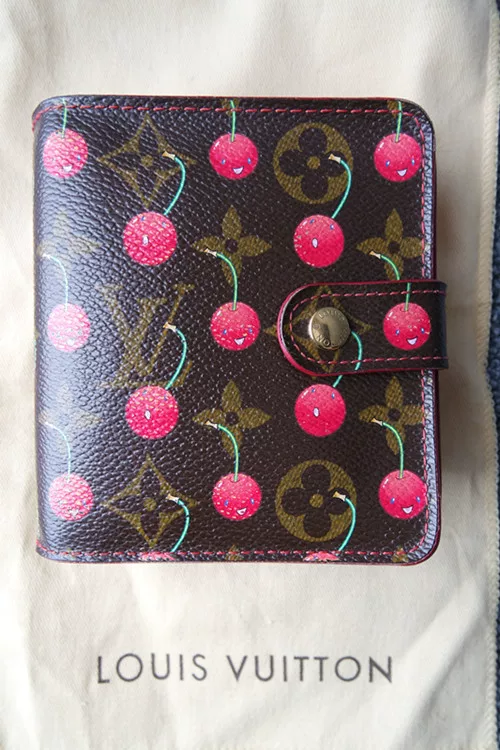 LV/ Louis Vuitton средний возраст винтажный подлинный выпущенный когда-то черешневый короткий бумажник с пятном