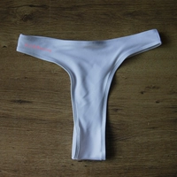 Белый двухуровневый материал полуаполовину версии