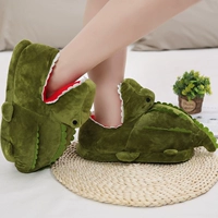 Зеленые тапочки из крокодиловой кожи