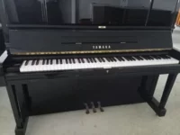 Đàn piano Yamaha UX-1.121 chiều cao từ trở lại cột đàn piano hiệu suất cao cấp đàn piano màu hồng	