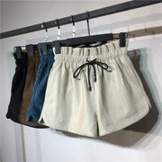 Phiên bản Hàn Quốc mát mẻ của quần short nhung dệt kim cao cấp mùa thu đông của phụ nữ mặc quần ống rộng ống rộng đế hoang