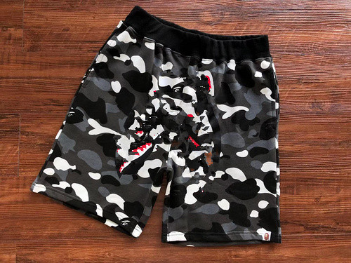 Black Camouflagered shark mouth camouflage + Solid color Tricolor shorts