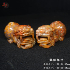 Ювелирный камень 桂林鸡血玉鸡油黄霸王貔貅对摆件 手工雕刻原石摆件 天然玉石手玩