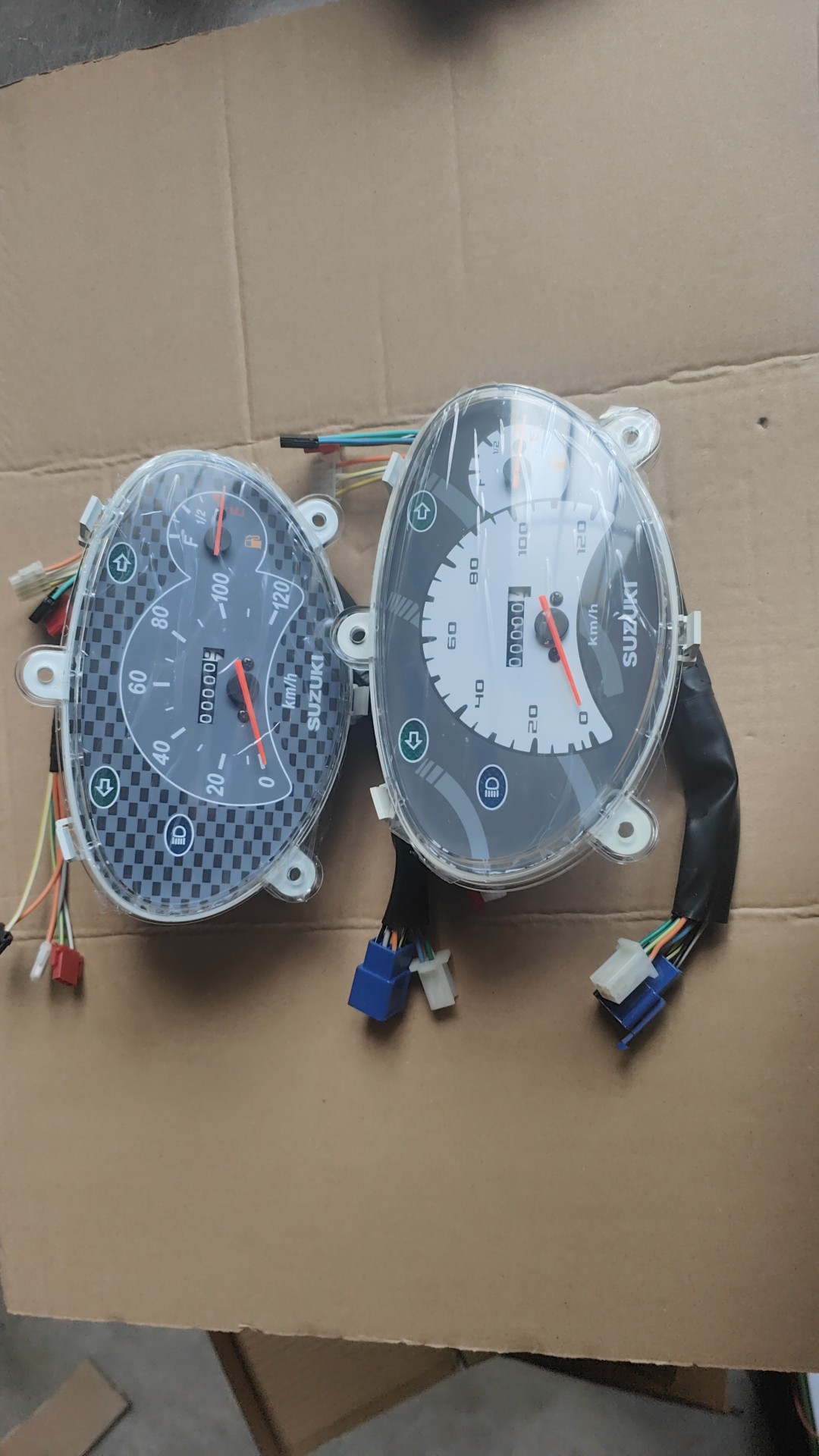 Suzuki Xe máy Yuncai QS100T Licai QS125T-2 lắp ráp dụng cụ/đồng hồ đo tốc độ đồng hồ chân gương xe máy đồng hồ điện tử sirius 50cc
