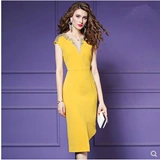 Летнее желтое платье, сезон 2021, яркий броский стиль, по фигуре, V-образный вырез