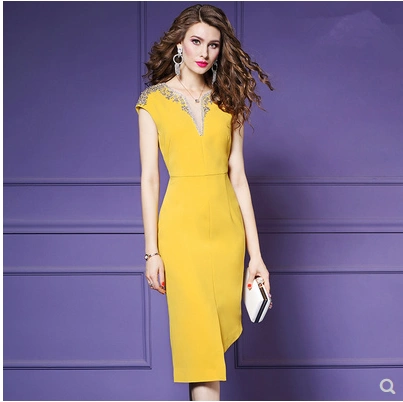 Летнее желтое платье, сезон 2021, яркий броский стиль, по фигуре, V-образный вырез