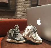 Yeezy dừa hoạt hình sạc kho báu cá tính sáng tạo giày mini siêu dễ thương điện thoại di động phổ quát quà tặng ngày Valentine Trung Quốc - Ngân hàng điện thoại di động