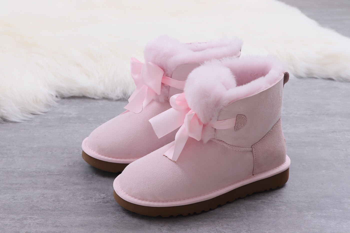 限尺码 UGG Gita Bow Mini 吉塔 经典新奇系列 蝴蝶结迷你短靴 女式雪地靴 1098360 4.2折.4 海淘转运到手约￥622 国内￥757